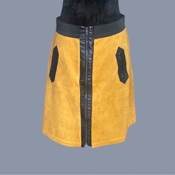 ECI New York‎ skirt (camel and black) skirt - Size: Medium - Faux Suede - Picture 1 of 4